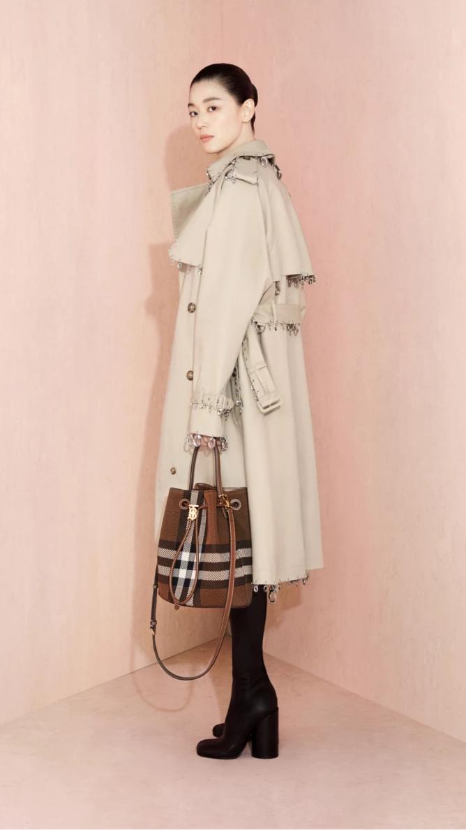 千颂伊现在多少岁了,38岁千颂伊近况