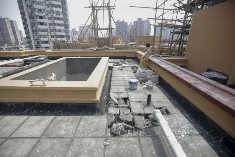 楼顶漏水怎么找漏水点,楼顶漏水导致屋内漏水怎么维修