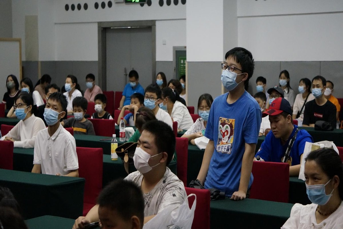 助力双减|郑州科技馆成功举办“人工智能的历史、现在与未来”科普讲座