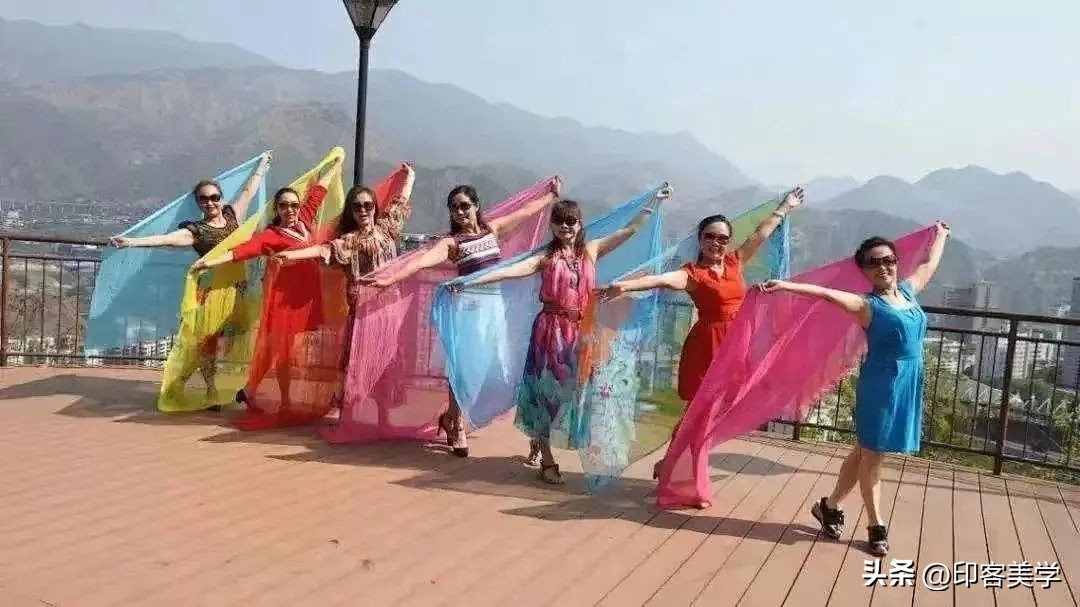 曾经“土low”的审美潮流，现在“真香”