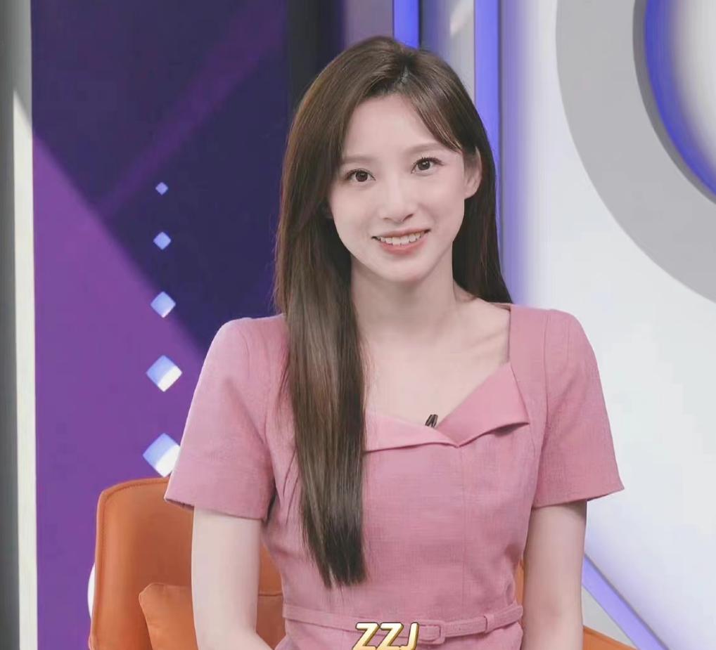 2018年世界杯cctv5漂亮美女主持人,央视世界杯直播间女主播