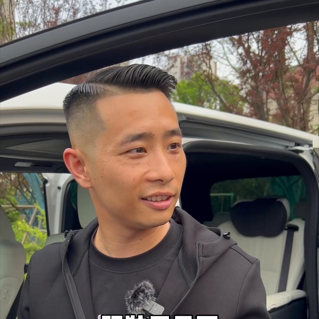 搞服装的厂妹要卖两台400万的雷尔法？