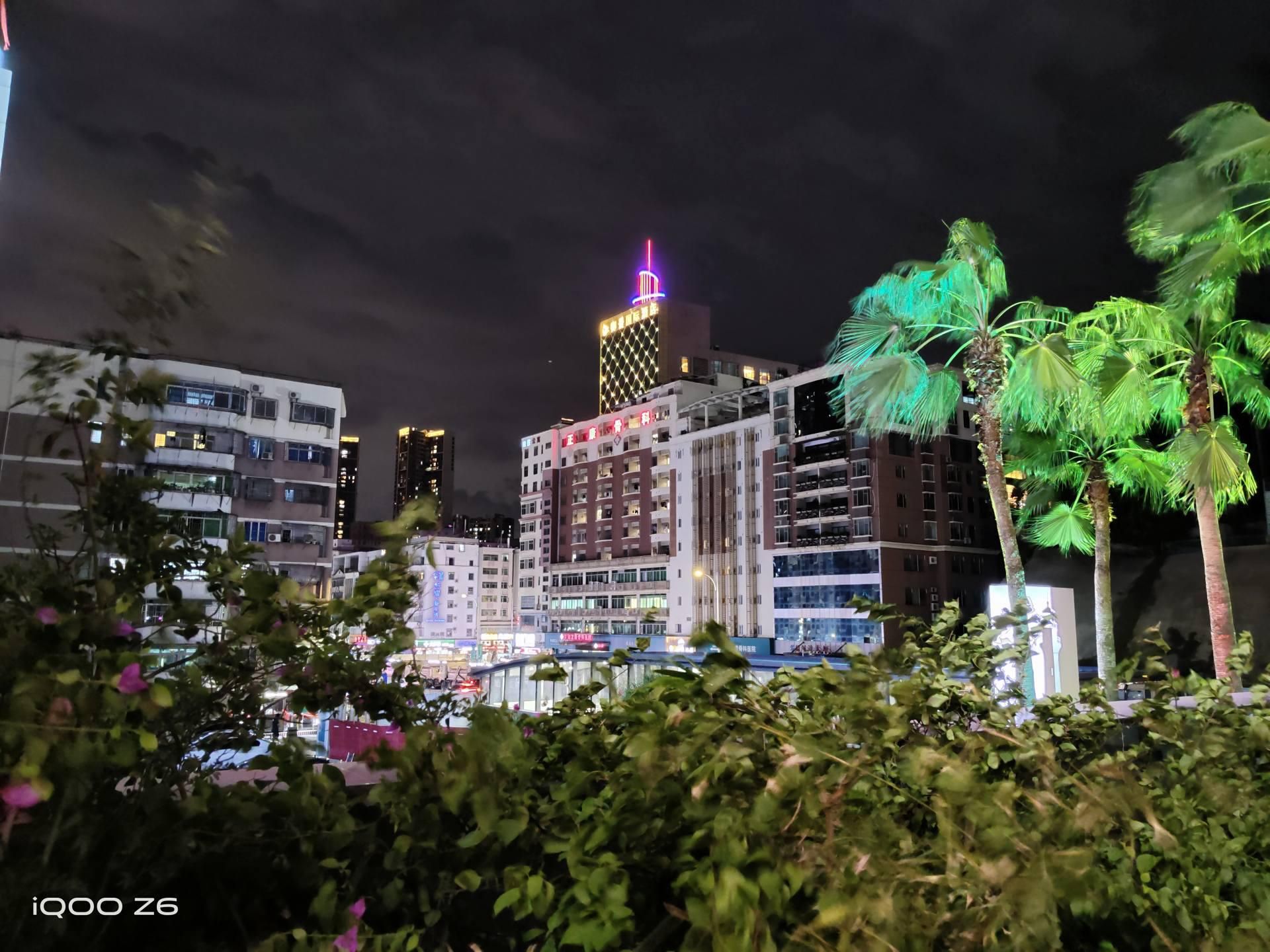 拍照好续航强的千元机,iqooz6手机优缺点