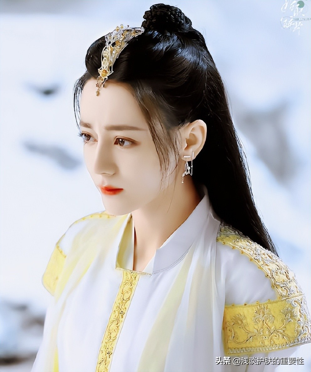 毛孔粗大脸爱出油用什么护肤品,毛孔粗大出油一般都用什么护肤品