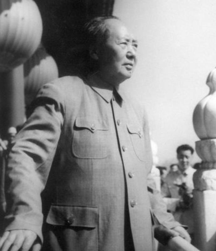 1997年香港回归前夕，卓琳向江*民泽**提出：我要代*小平邓**去香港看看