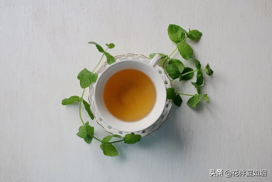 在尘世间修身修心繁华落尽,看尽世间繁华修得云水禅心