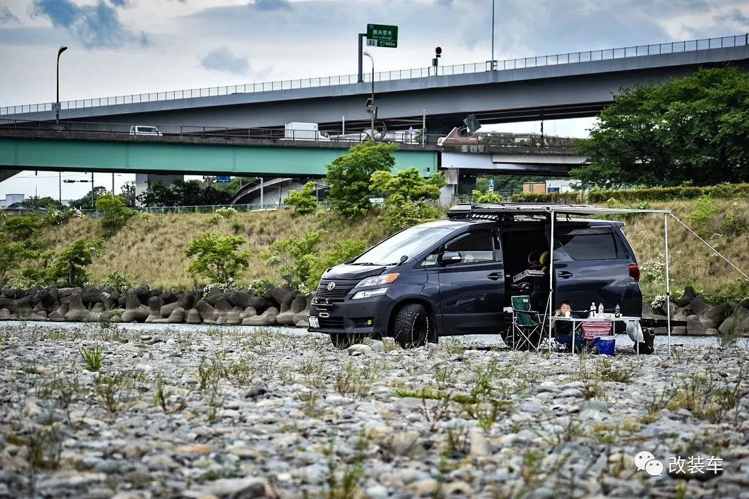 新款丰田威尔法改装,奶爸车改造老霸道