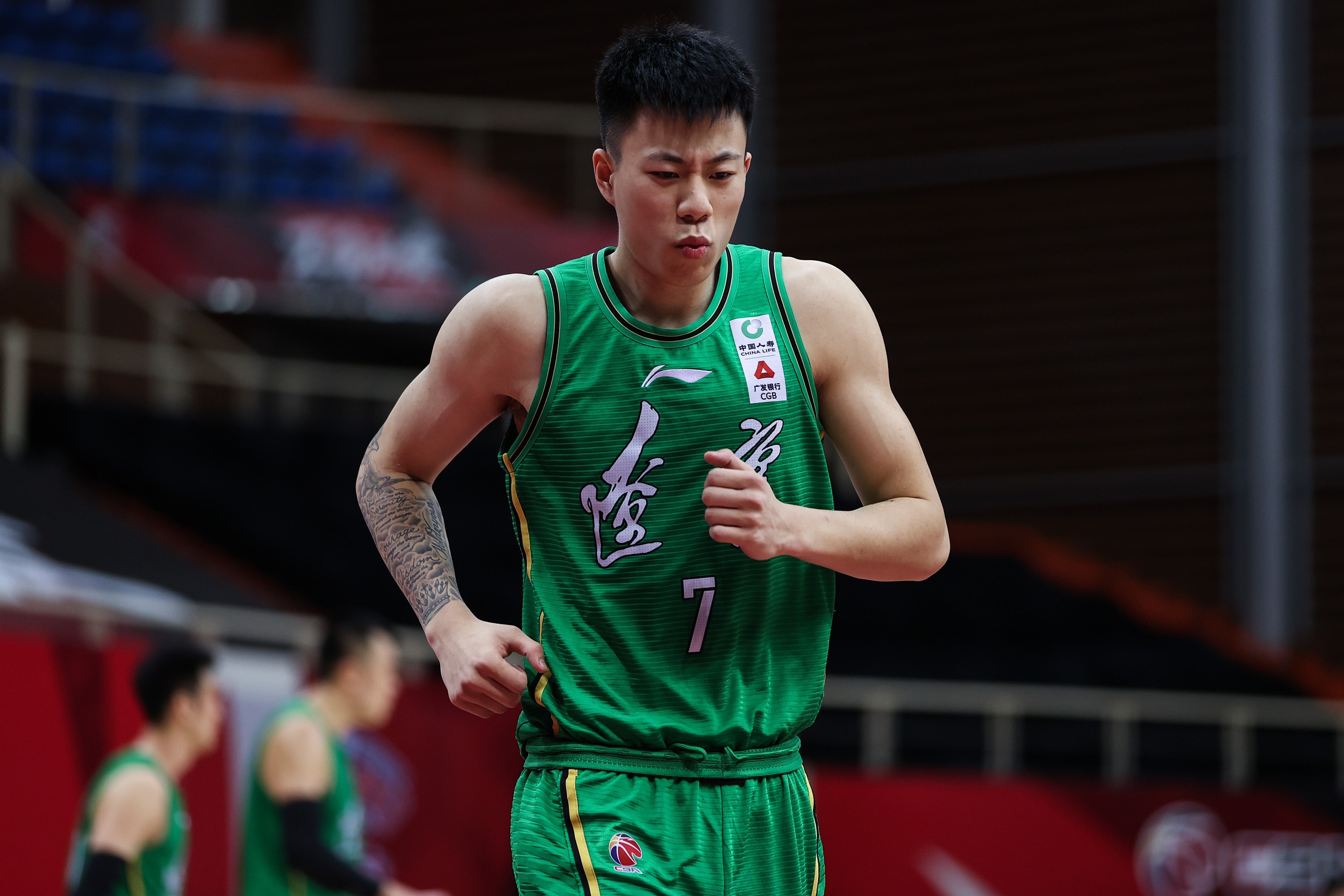 七位年轻前锋入选集训队！一个老将都不要，中国男篮刮起青春风暴