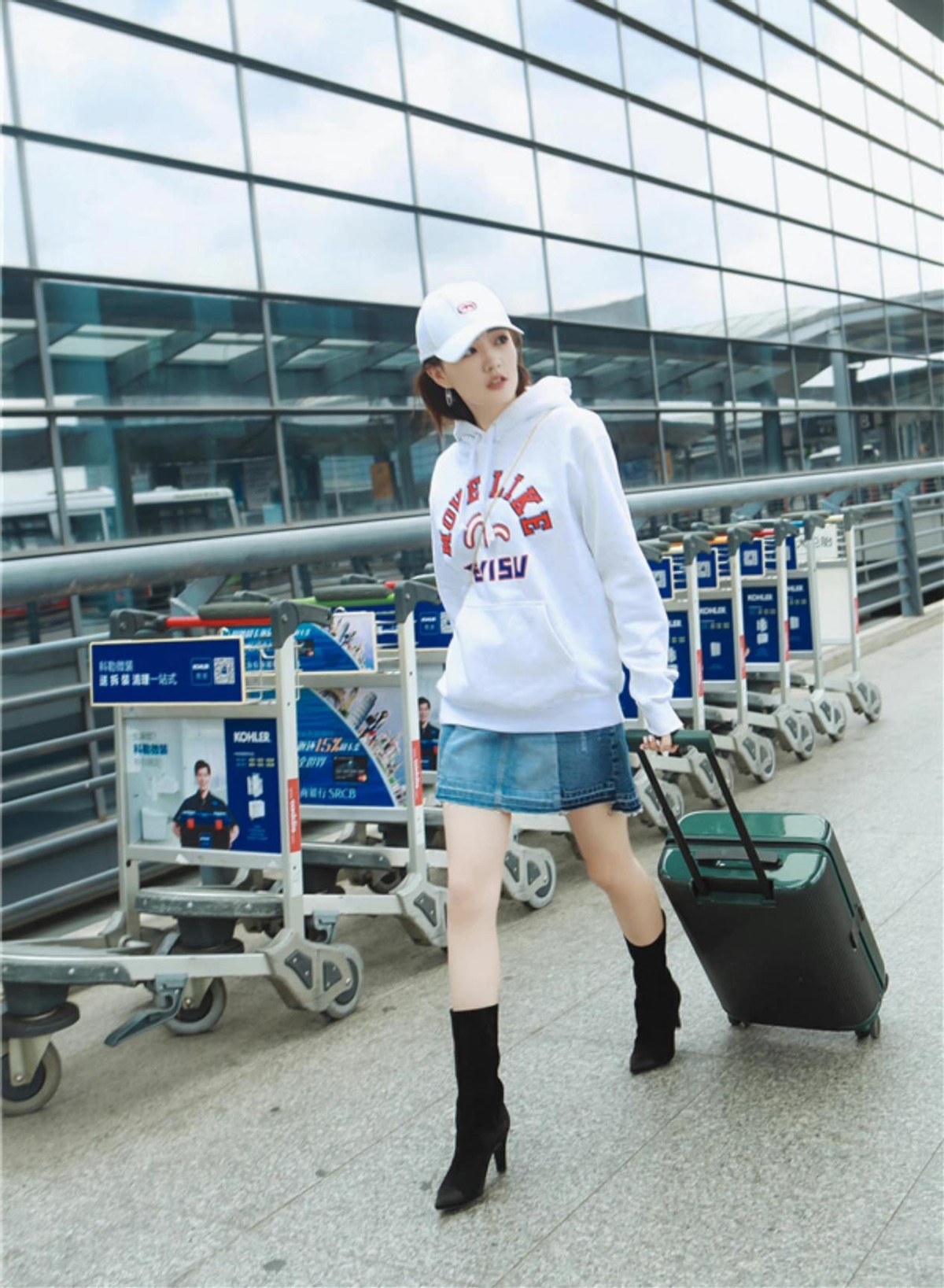 徐璐日常穿搭小短裙,徐璐同款卫衣