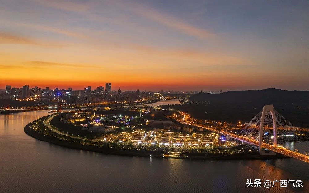 天气预报台风登陆广西,广西气象发布大风黄色预警