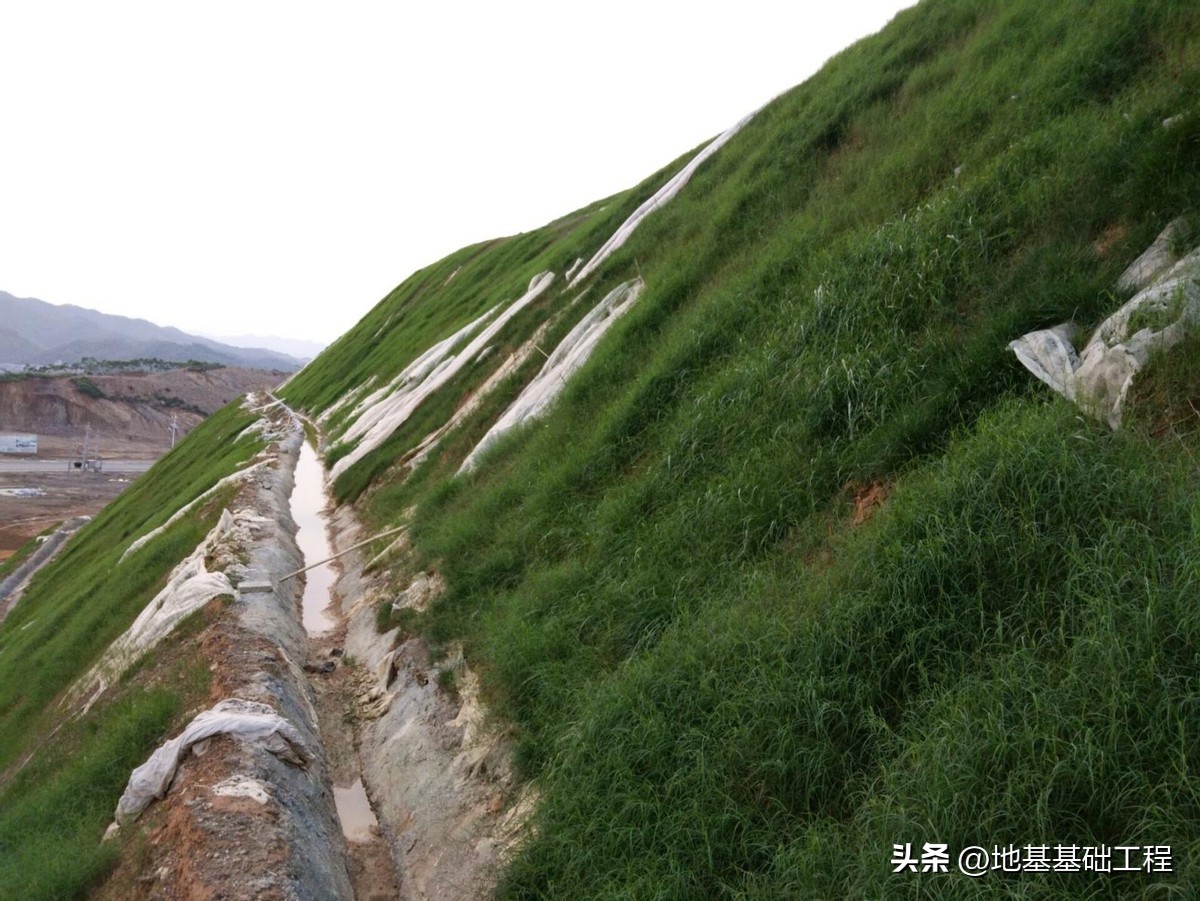 边坡客土喷播生态防护技术标准,简述客土干喷边坡绿化技术