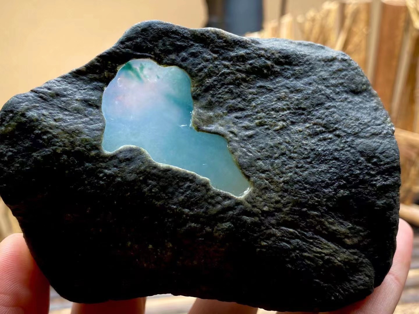 翡翠原石莫西沙黑蜡皮,翡翠原石莫西沙场口都有哪些皮壳