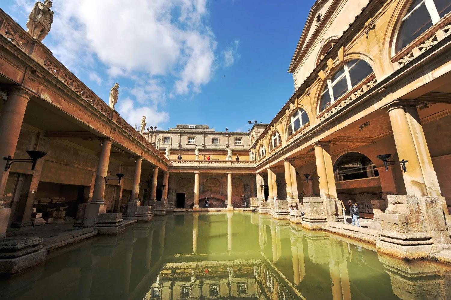 英国罗马巴斯温泉有多深,英国巴斯温泉古城