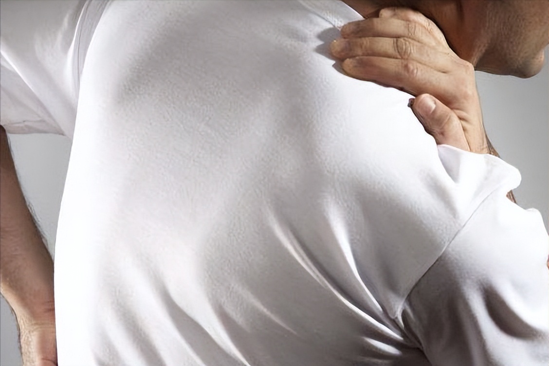 肩背疼痛的中医疗法,宅家久了背部酸痛怎么办