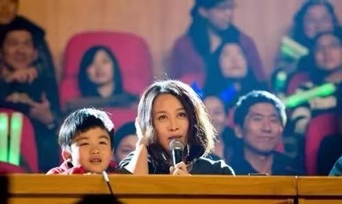 好男人孟桐,那英和孟桐牵手视频