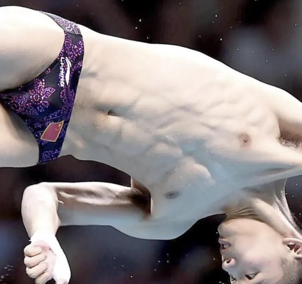 陈艾森双人默契跳水,陈艾森跳水队腹肌