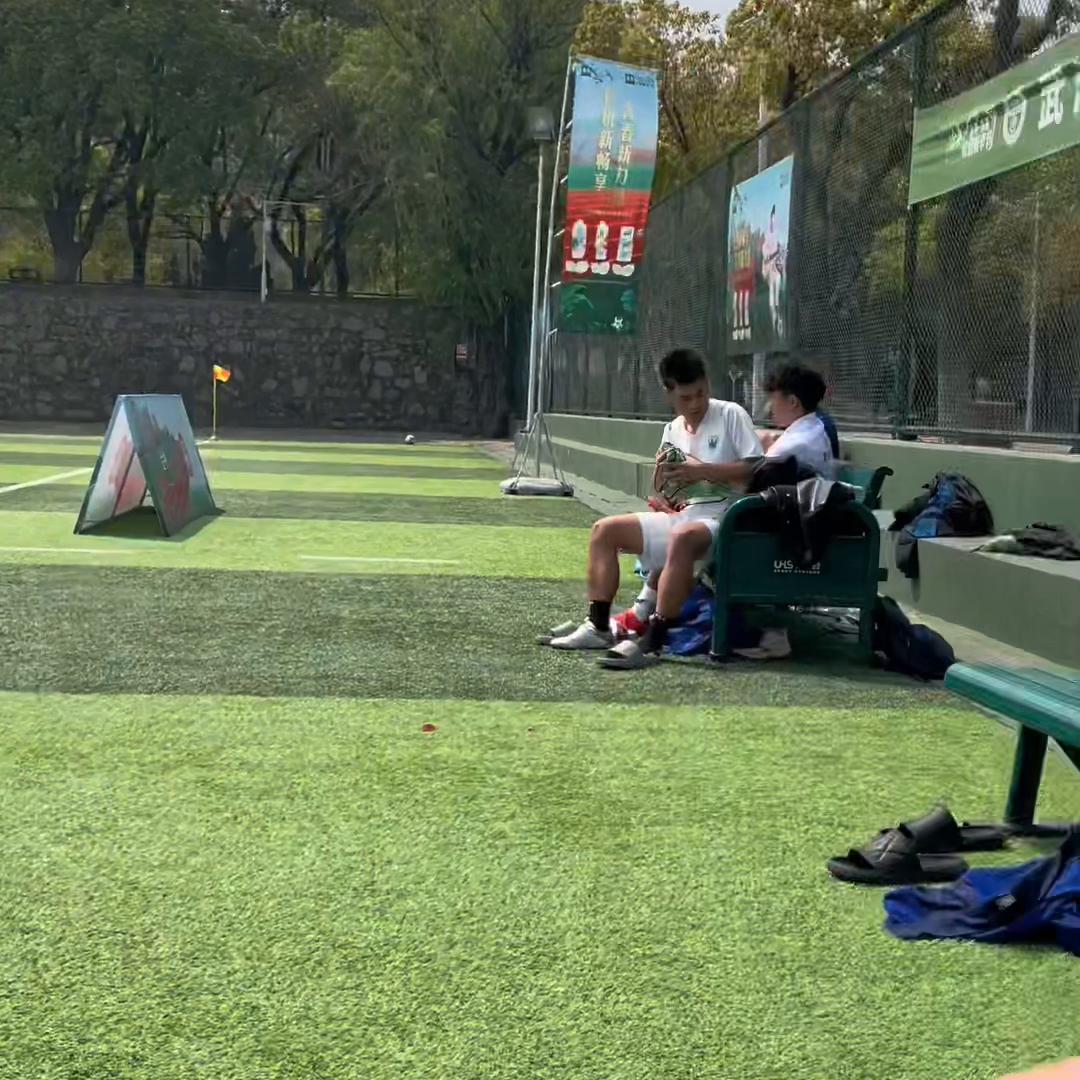 探寻武汉体育学院足球比赛模式，尤佳老师为我们解答。