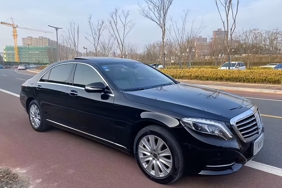 成都奔驰租车多少钱一天,成都租赁奔驰价格多少