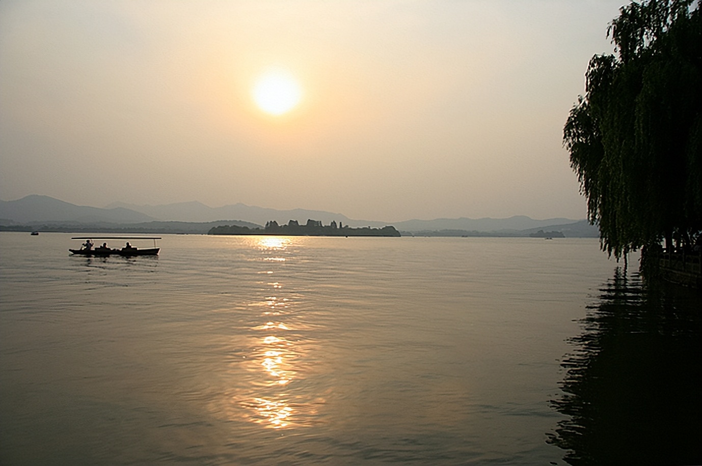 祖国山河美如画名胜古迹遍天下,有哪些描述祖国大好山河的诗词