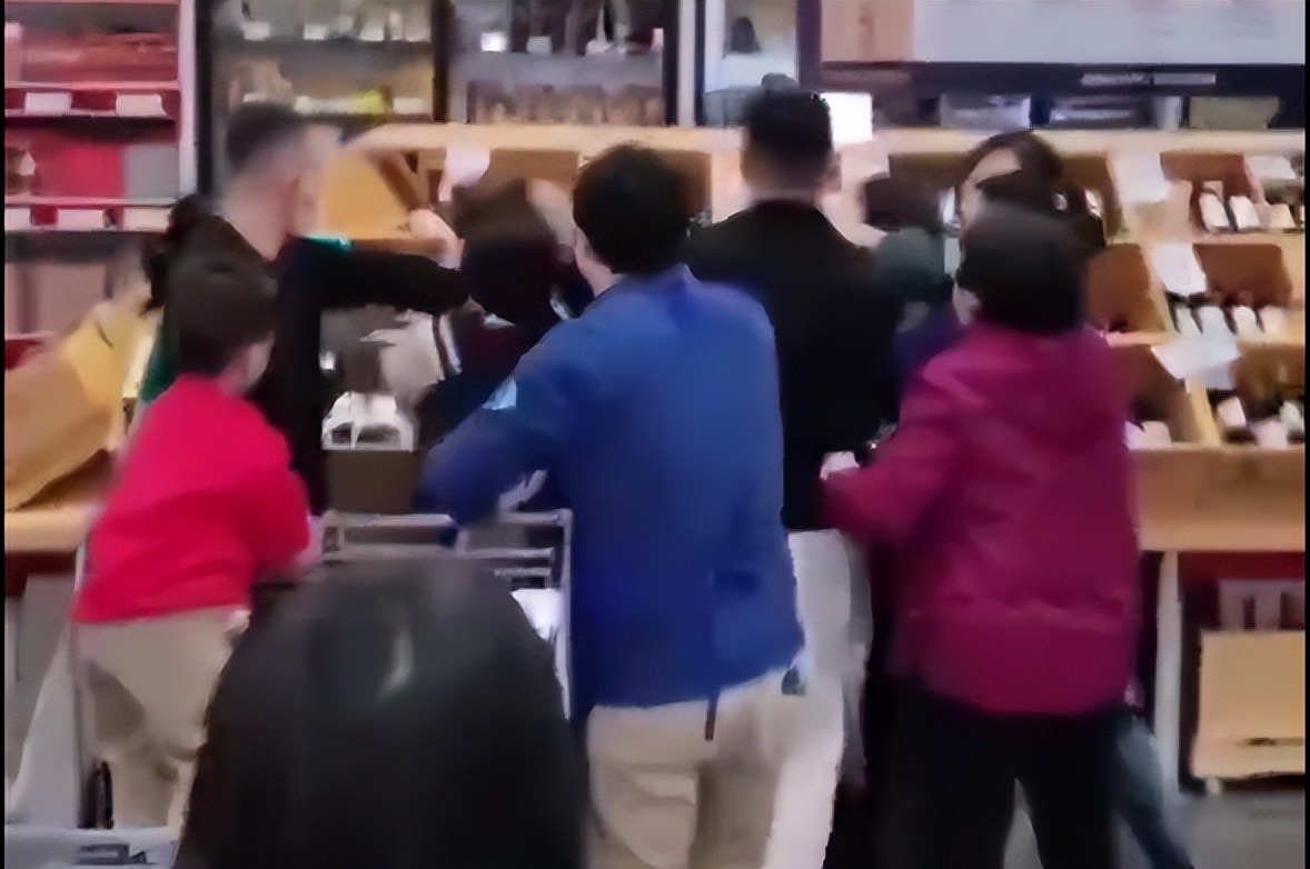 山姆顾客打架,山姆店员打架