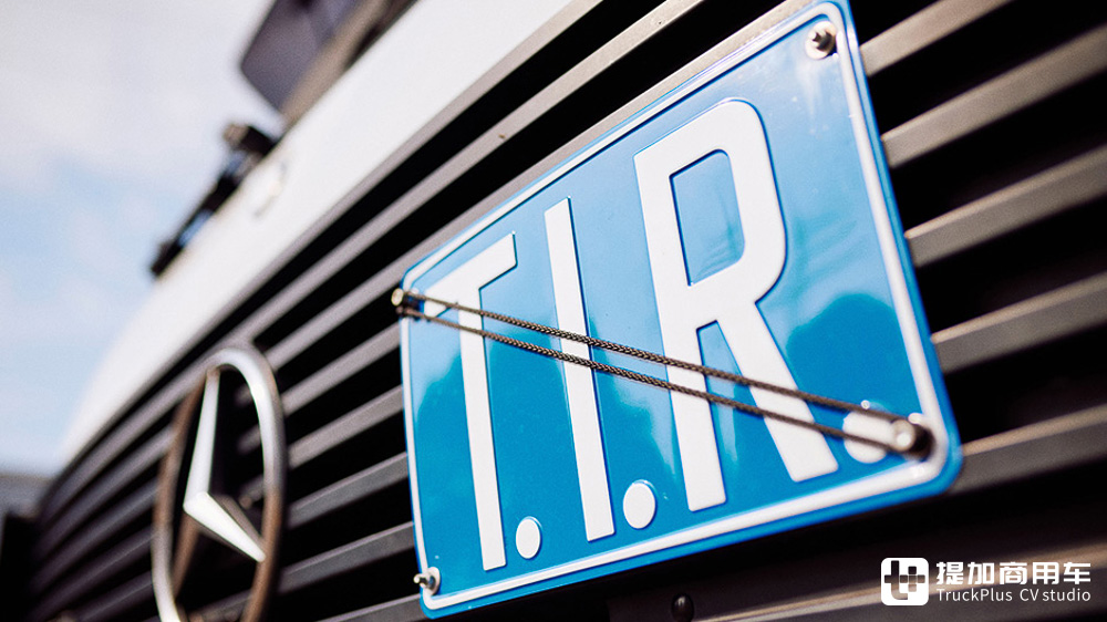 车龄32年性能如新，带你看德国卡车收藏家的爱车：奔驰MK1222S