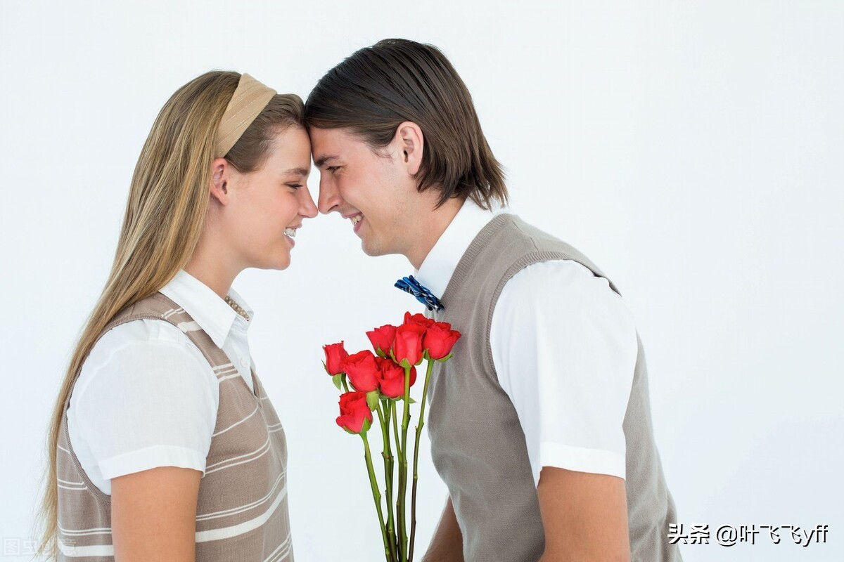 女人默许你追求的四个表现,女人想追求你才会在意这些事