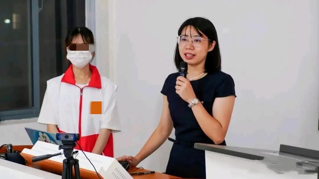张女士圆脸可爱漂亮身材好,难怪卓处长把持不住,学生又曝新料