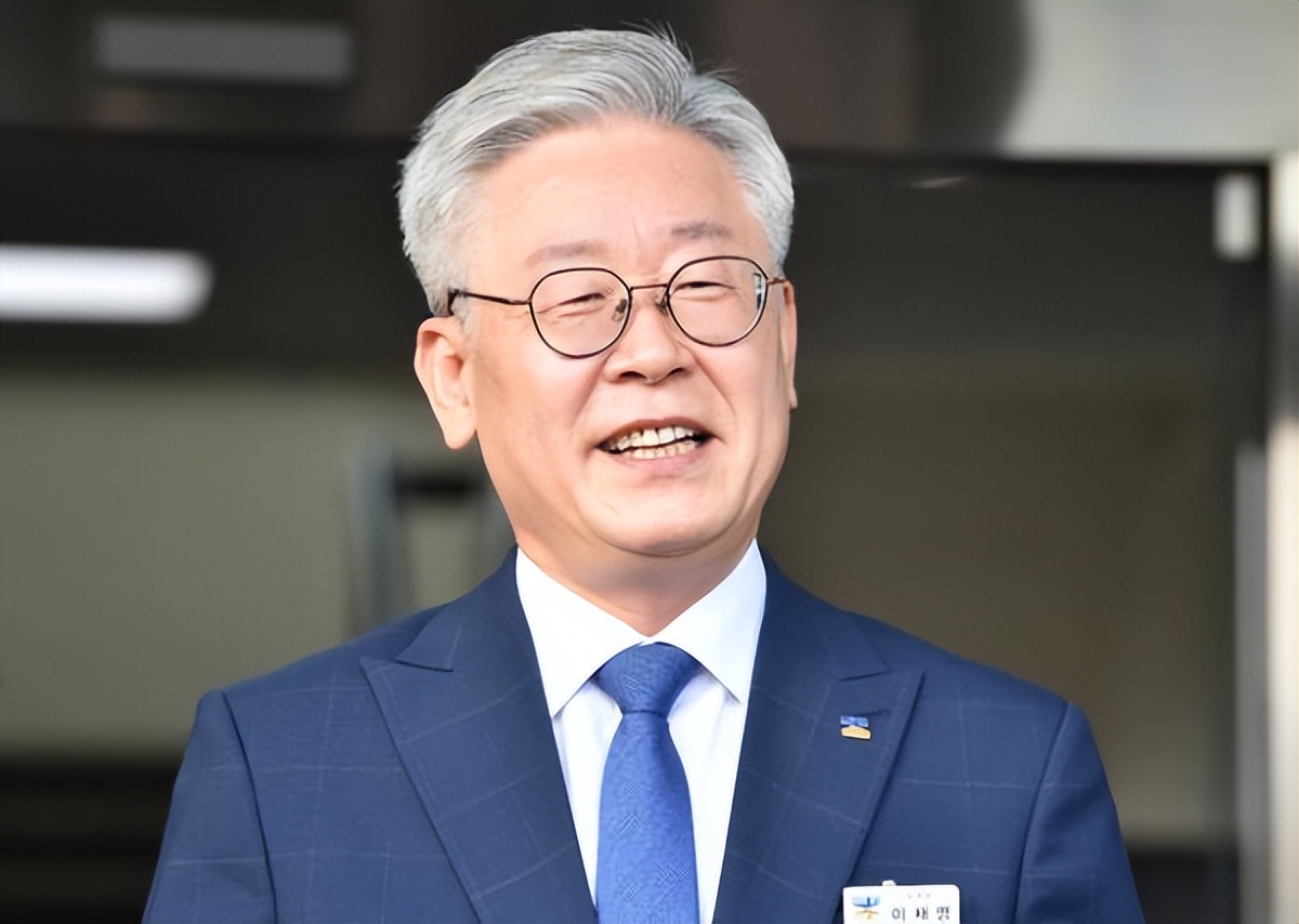 中方的这封请柬，发对了人，文在寅重出江湖，尹锡悦*美亲**终尝苦果