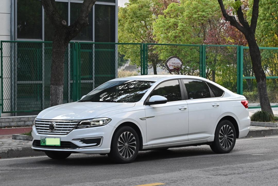 大众朗逸plus1.4t2018舒适版二手,二手朗逸2021款1.5l自动舒适版