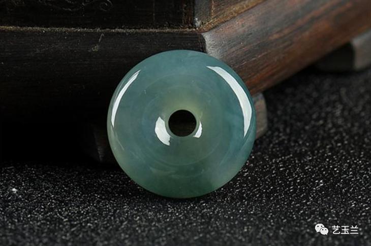 油青种翡翠原石如何鉴别,油青种翡翠什么价格能买