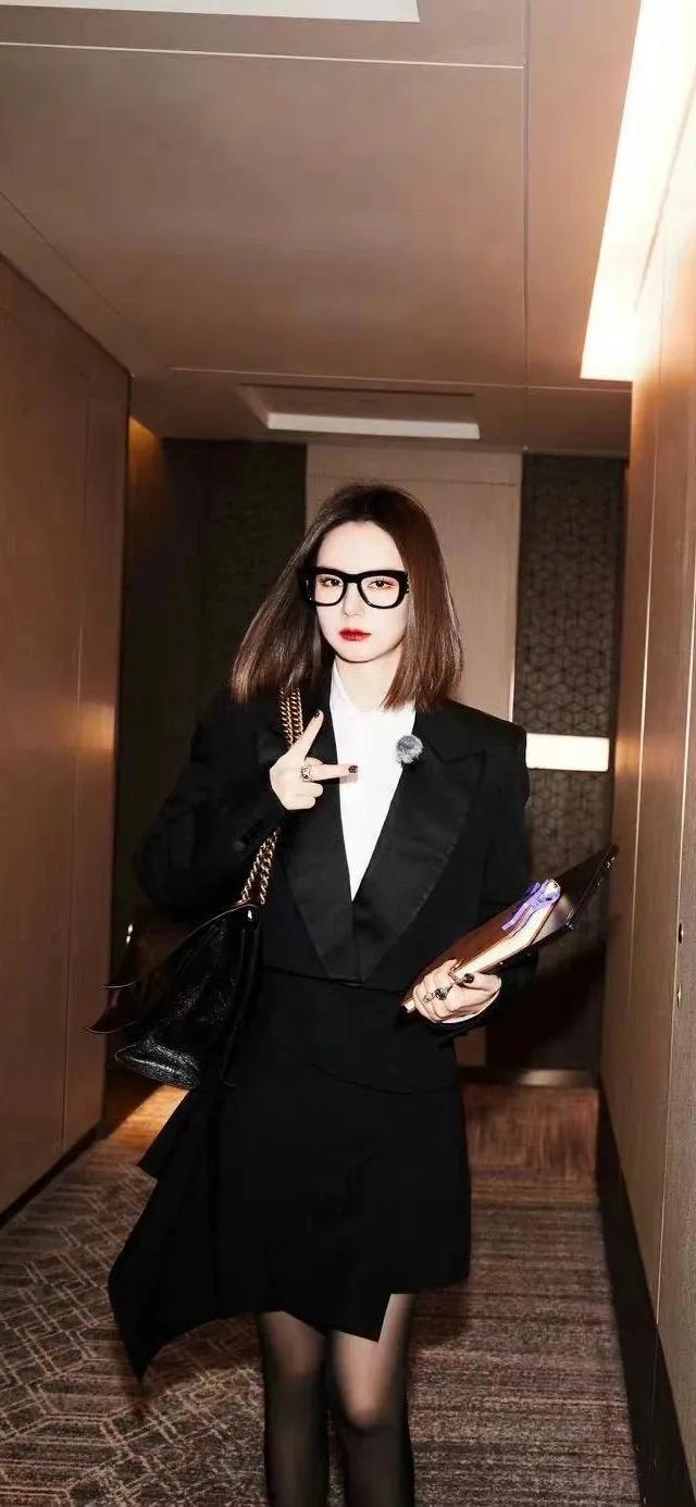 戚薇女儿图片壁纸,薛之谦壁纸戚薇