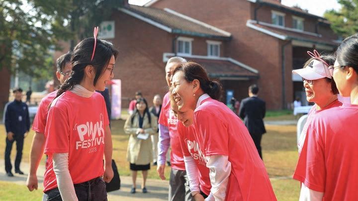 韩国第一夫人时装秀,韩国第一夫人晚宴装