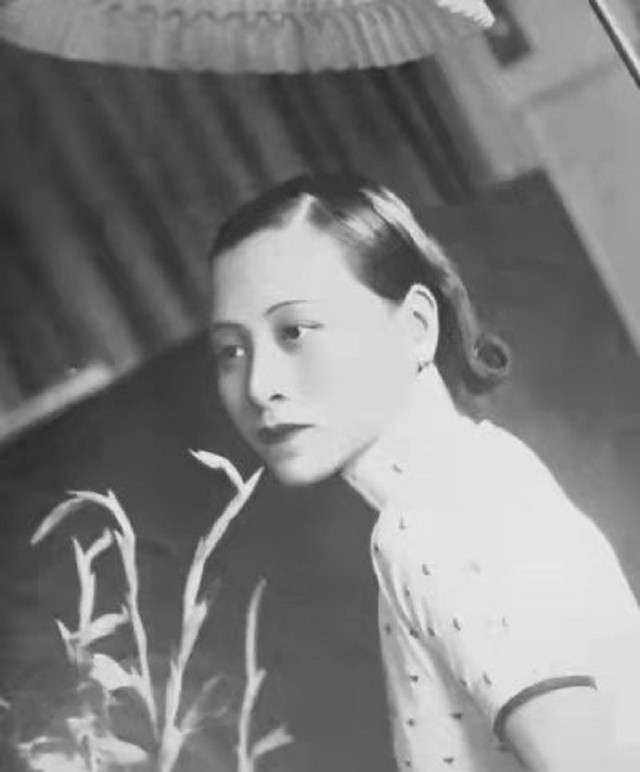 黎明晖：王子追求她献歌到半夜，她却嫁足球员，晚年因贫做保育员