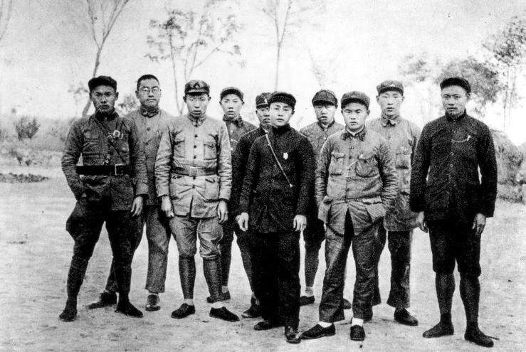 红军进攻被联络员叫停，团长大骂：他是叛徒