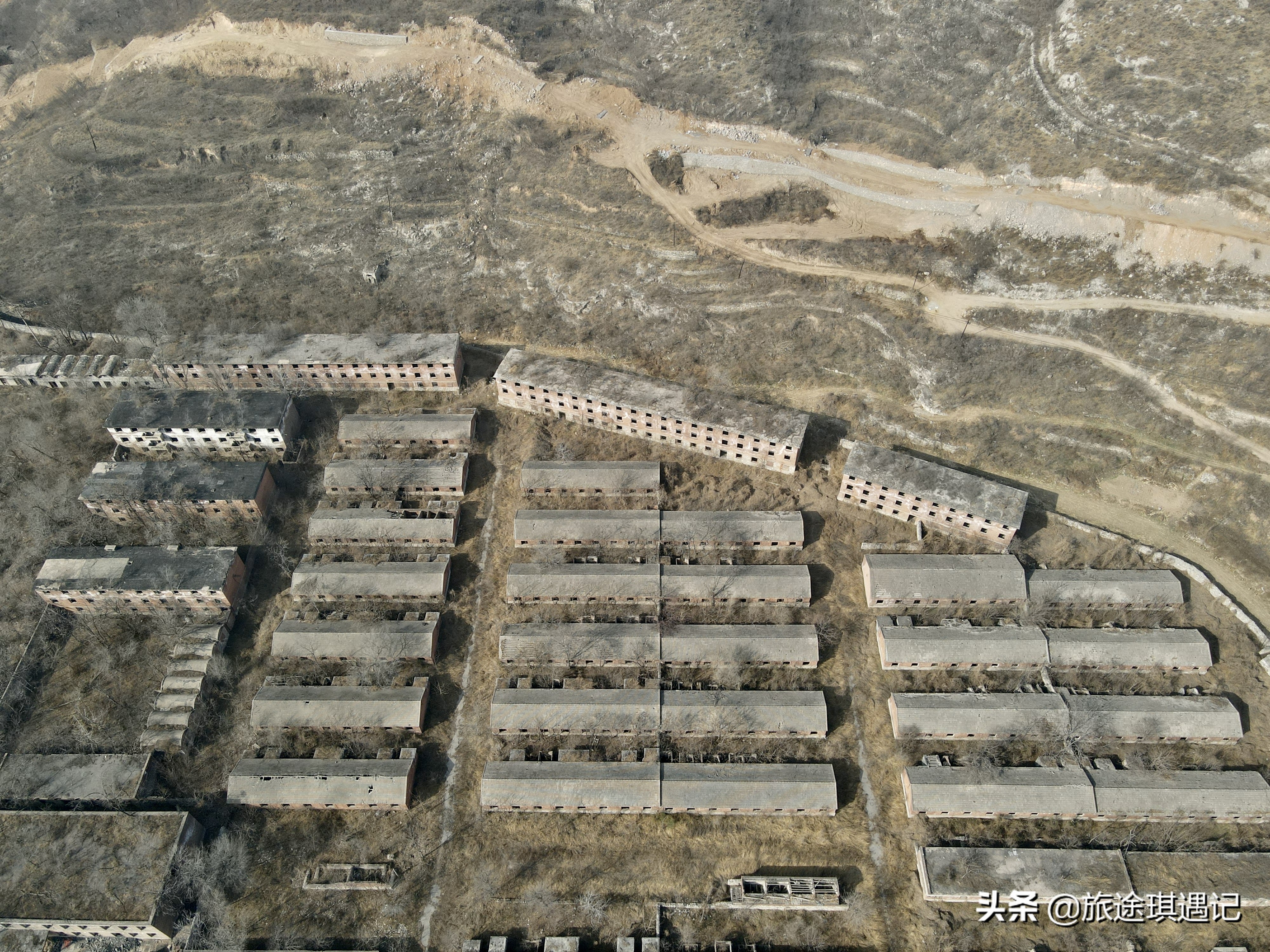 村子用窟窿命名，74年前传出震惊世界的消息，三家三线厂紧密相连