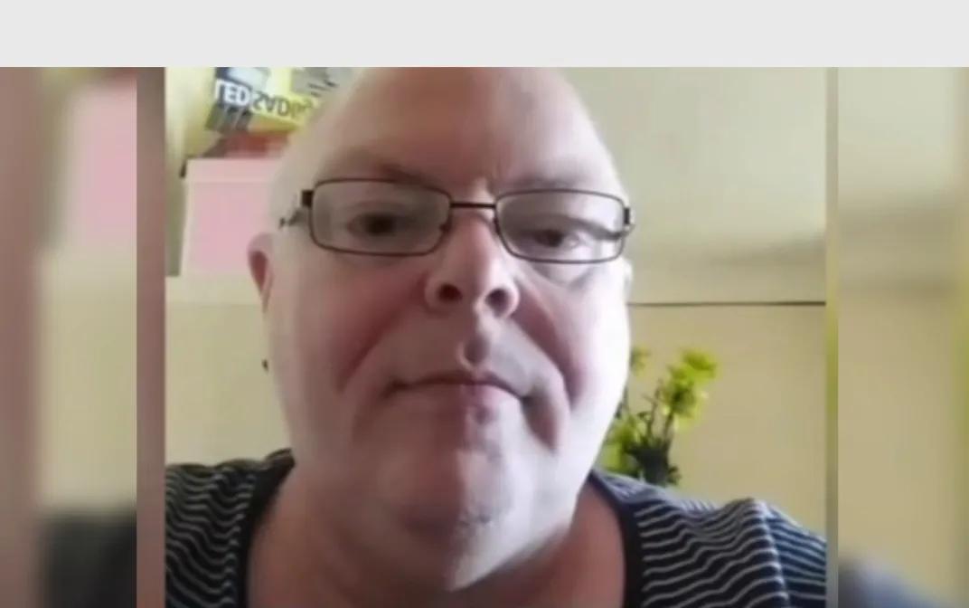 苏格兰“跨性别”者骚扰女性，被判144天，在视频会议上露*体下**。