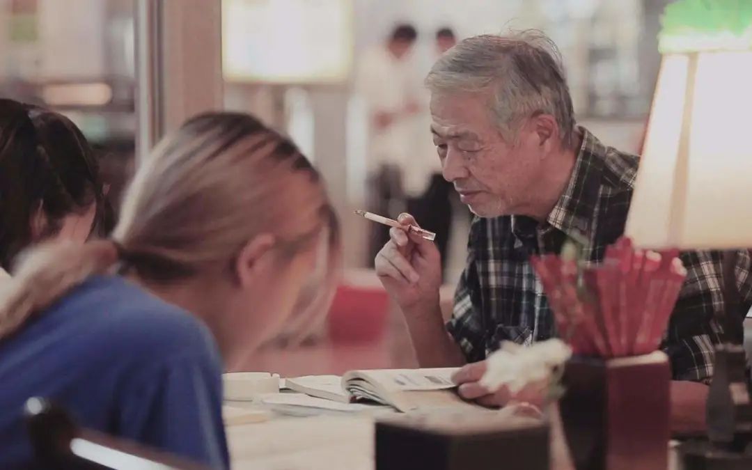 专家建议“老年人集体切腹自杀”，竟获50万粉丝叫好支持？