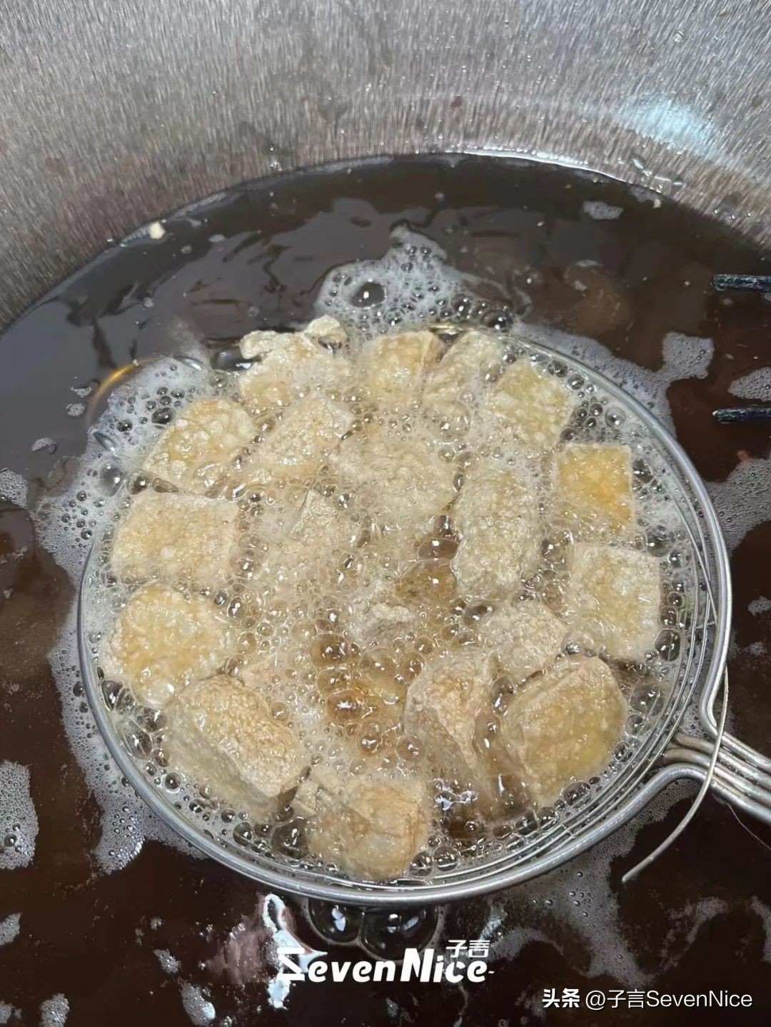 南昌一家超小店铺的臭豆腐,南昌中山路臭豆腐