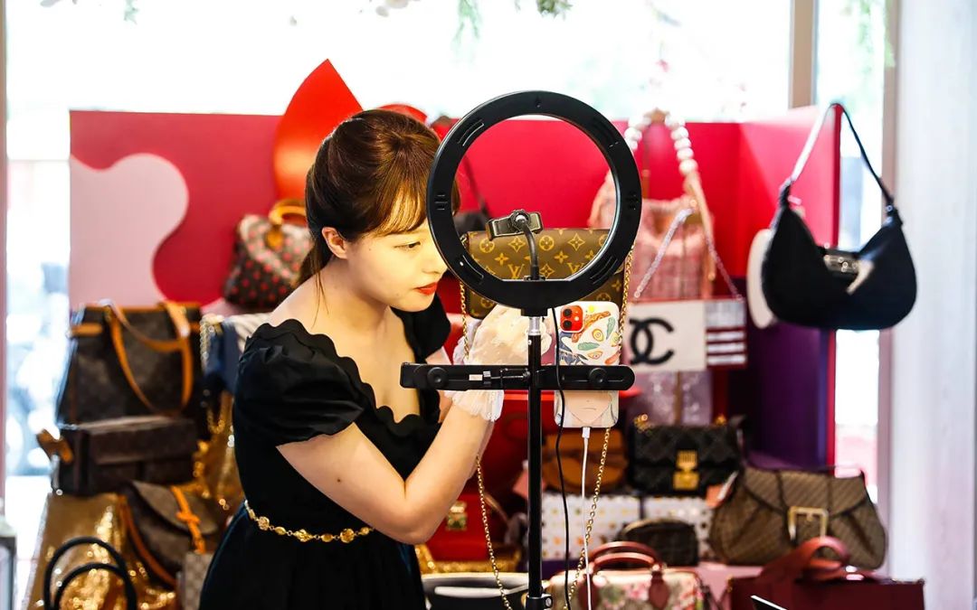 奢侈品直播有坑吗,奢侈品直播前景