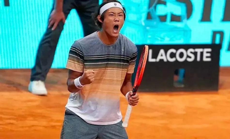 张之臻爆冷杀进大师赛16强,张之臻马德里赛八强回放