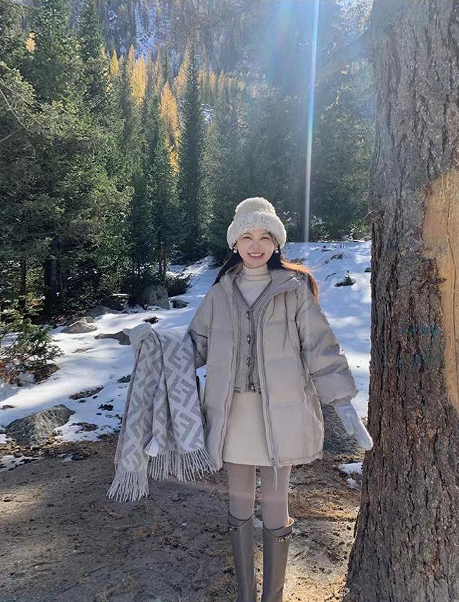 羽绒服里面穿什么内搭,2022欧美羽绒服最火爆款洋气内搭