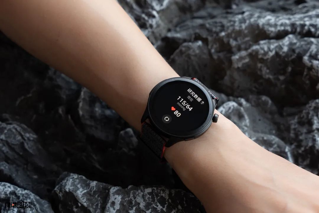 推荐一款能测量血压的手表,什么手表测量血压和心率准