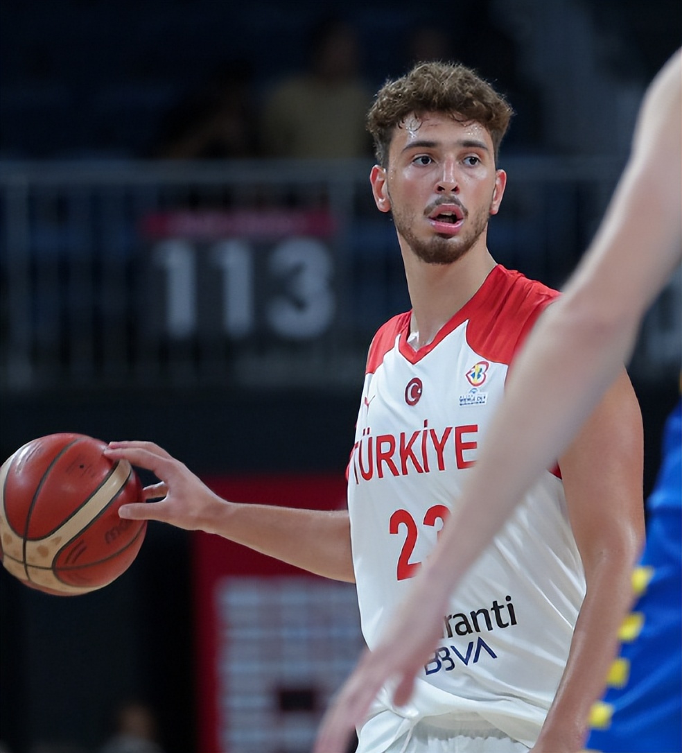 约基奇新赛季火箭队,约基奇27岁成为中锋历史三双王