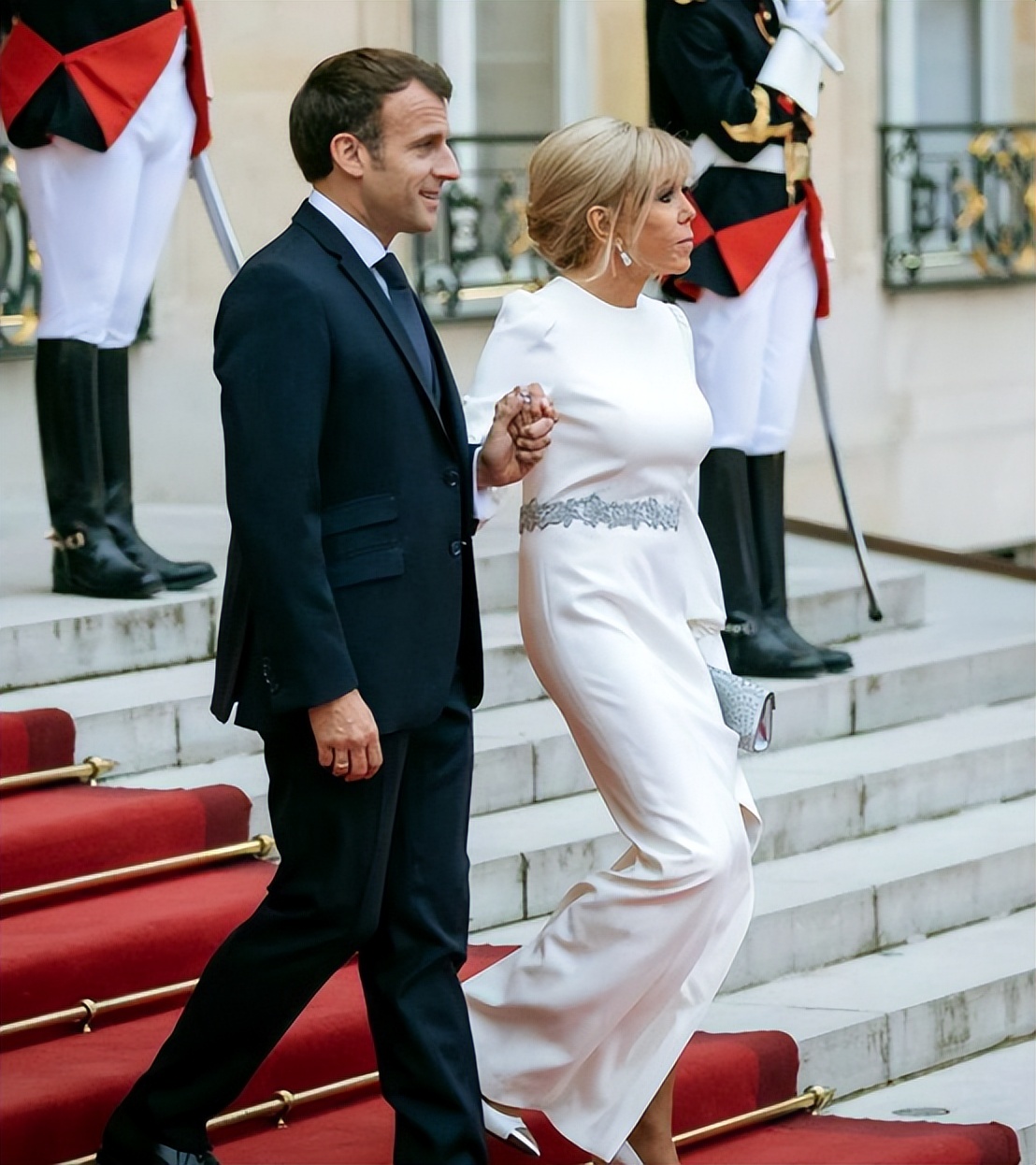 马克龙41岁照片,42岁马克龙和布丽吉特