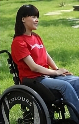 体操冠军桑兰瘫痪25年，自爆一年用2000根导尿管，打出租车遭拒载