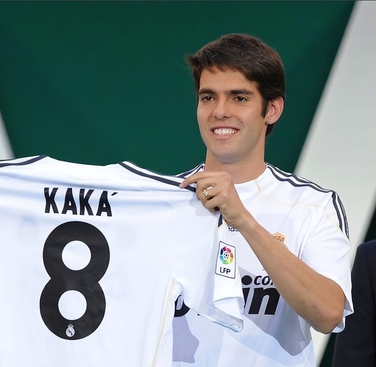 足坛9号巨星卡卡,卡卡入选足球历史最佳11人