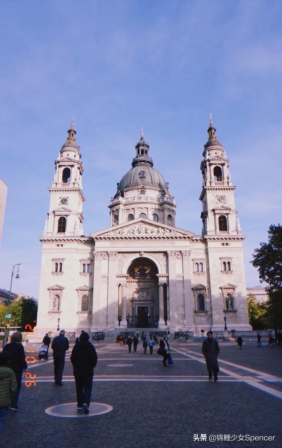 我在布达佩斯，收集了很多秋天送给你