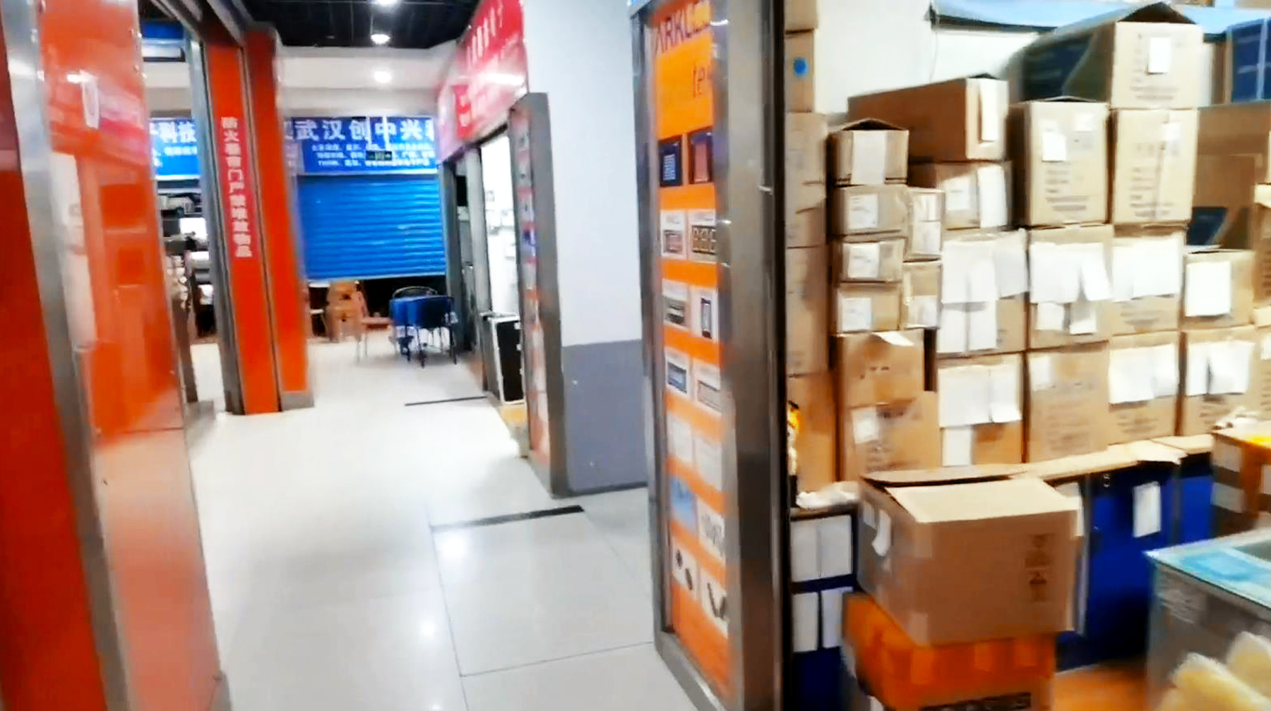 四大数码卖场只剩一个，在武汉广埠屯随拍电脑城，另类的菜市场