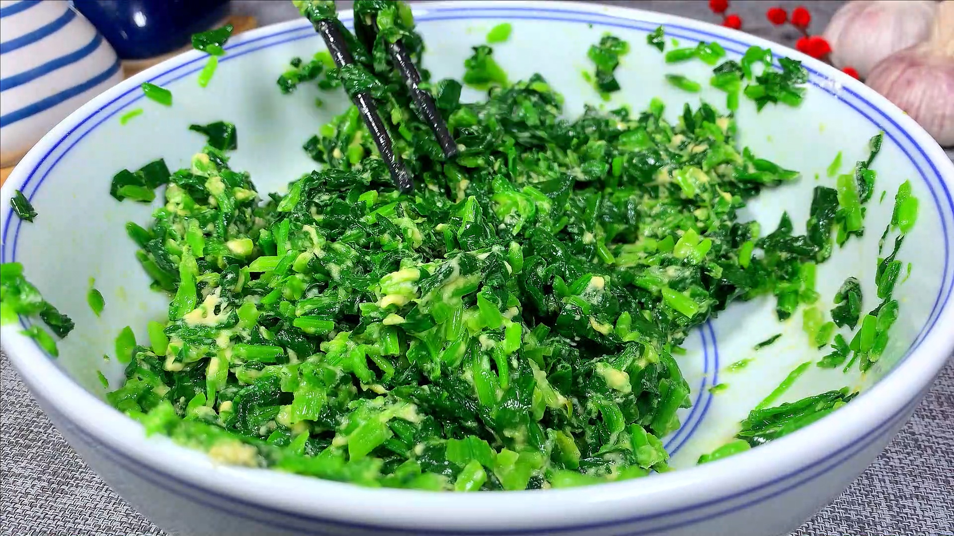 菠菜和什么吃会拉肚子,菠菜肠胃不好的人吃了会拉肚子吗