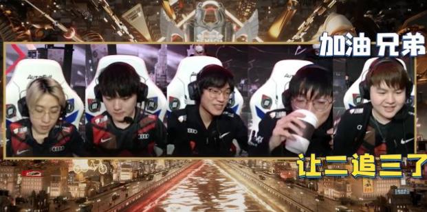 lpl选手大会小虎,lpl十周年十大选手领奖小虎